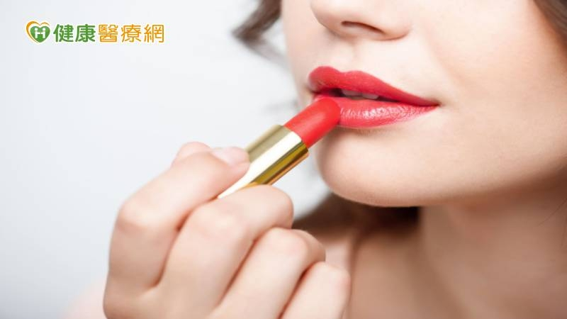 化粧品容易變質？　適量添加防腐劑降低感染