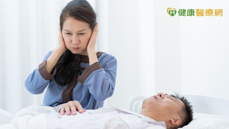 打鼾聲大到老婆受不了！一檢查「最長76秒沒有呼吸」　呼吸機治療改善
