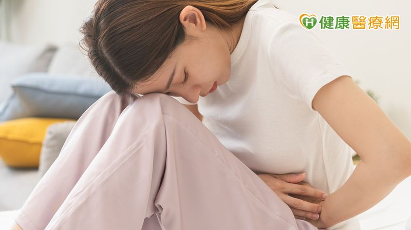 國民健康署吳昭軍署長表示，定期篩檢外，若檢查結果異常，應儘速安排大腸鏡檢查，檢查時若發現息肉可立即切除，無需另外安排手術，從而有效阻斷癌前病變的進一步發展。