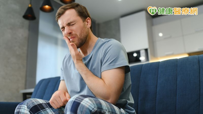 蛀牙雖然是常見的口腔疾病，但忽略了不只會牙痛，蛀牙的併發症卻可能讓自己陷入心內膜炎、鼻竇炎、腦膜炎，甚至牙齦癌、舌癌的致命危機中！
