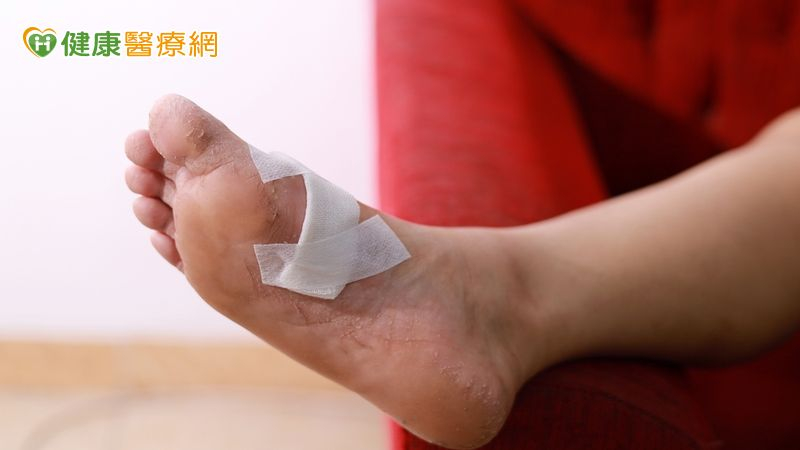 困難傷口若採用細胞療法，將幹細胞置放在慢性不癒合傷口表面上，搭配進階傷口敷料，則可以在傷口癒合上起到關鍵作用，這種個別化治療的效果，明顯優於傳統療法。
