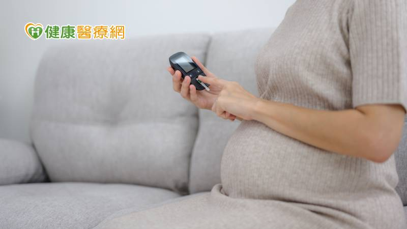 除了定期產檢之外，國健署也呼籲孕媽咪們應透過「控糖4招」穩定血糖，守護母嬰健康。