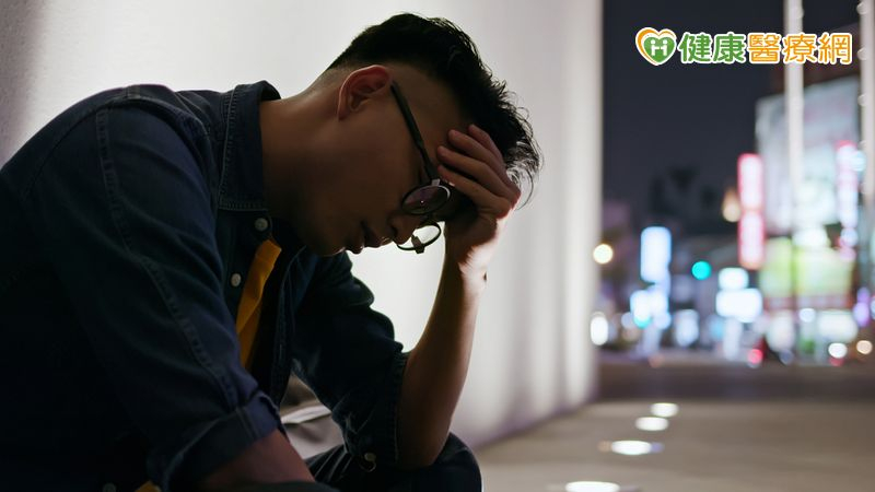 所謂精神內耗，也叫作心理內耗。它指的是我們對自己的自我控制本身會消耗我們的精力，當精力資源不充足時，我們就會處於一種內耗狀態。