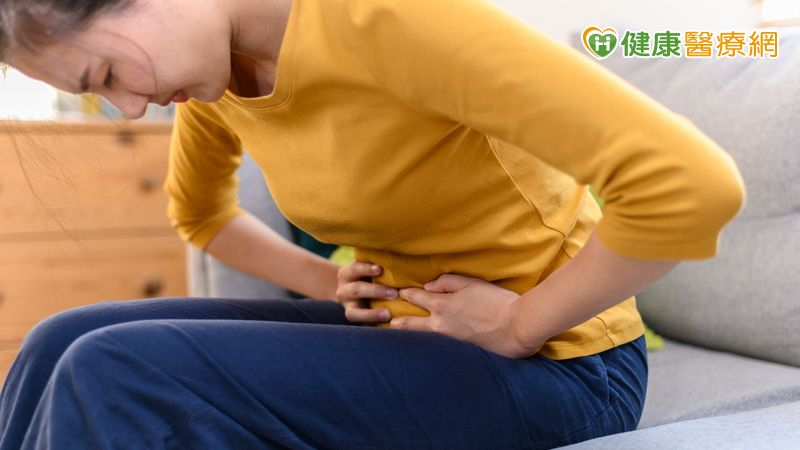 若出現皮膚發黃、尿液顏色變深、腹痛等膽道阻塞相關症狀，務必盡早就醫，接受專業檢查與建議。