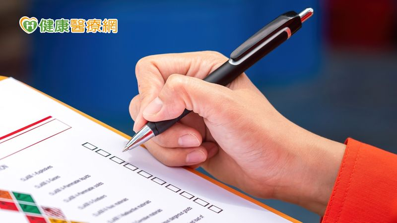 為落實2030年達到癌症標準化死亡率減少三分之一為目標，衛生福利部國民健康署擴大國人癌症篩檢之年齡層與項目。