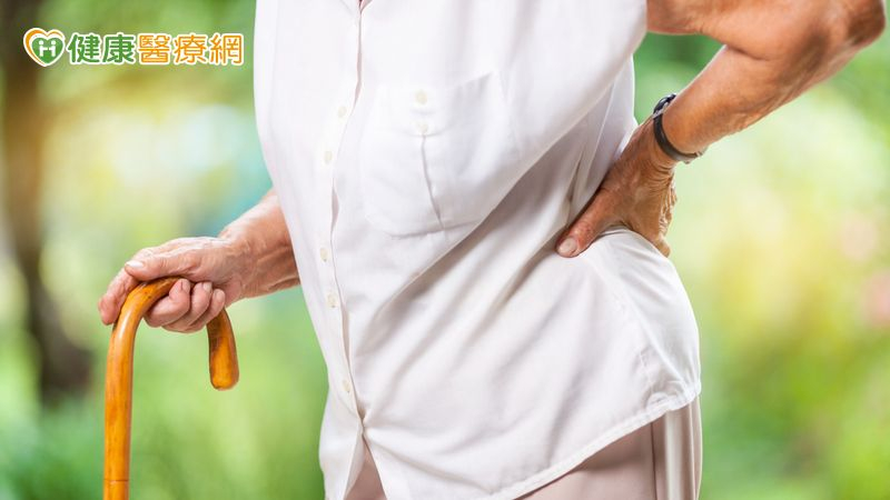 治療複雜脊椎骨刺併滑脫變型，微創技術重拾輕盈步履。