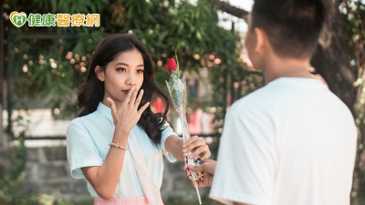 節慶氛圍激發青少年想戀愛　專家提「3不1要」舒緩緊張親子關係