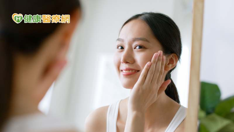殷紹閔醫師提到，想要擁有象徵福氣與好運的飽滿臉龐，膠原蛋白補充是關鍵。