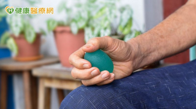 中風後手部功能恢復特別慢！　智能「機械手」讓復健更有力
