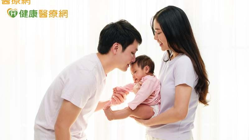 新手爸媽必讀！寶寶未長牙也要注意「口腔清潔」　還有這些好處一次看