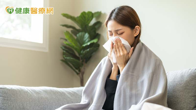 李婉萍營養師指出，上呼吸道感染如果沒有出現併發症，身體通常能自行康復，適當補充一些營養素，也有助於戰勝感冒。