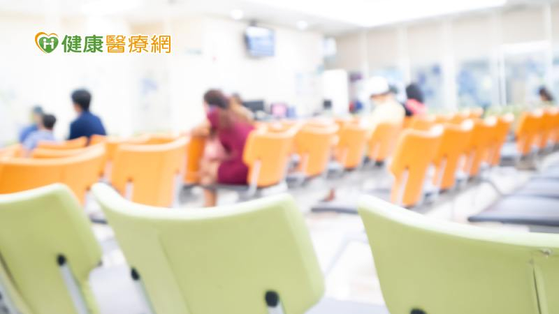 今年總共有157家急重症醫院，將會在農曆初一到初三開設共1,230診次的傳染病特別門診，提供給民眾做相關利用。