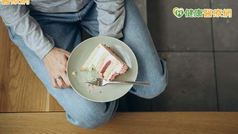 憂鬱症影響食慾！德研究：患者對甜食渴望更高　有望成治療新方向