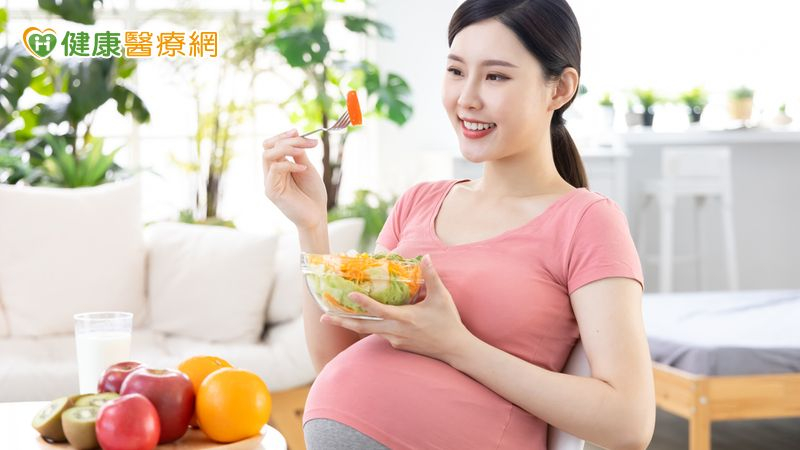 周宗翰中醫師說道，黃體素是女性在排卵後分泌的荷爾蒙，負責幫助子宮內膜增厚，打造良好的著床環境。若黃體素不足，會導致高溫期太短，影響受精卵著床穩定度，降低受孕成功率。