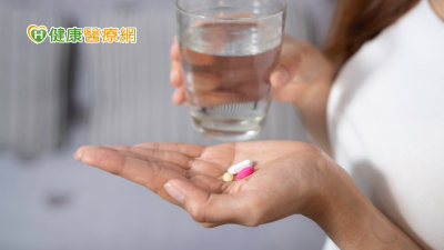 小心食物與藥物交互作用！注意7種地雷組合　起司、全麥麵包都有潛在影響
