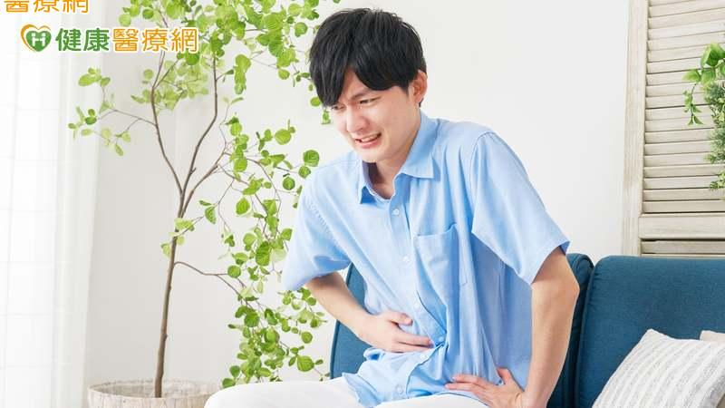 腹瀉不敢吃東西怕「越吃越拉」？喝運動飲料補電解質？醫破解5大迷思