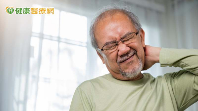 脖子痛到轉不了頭　檢查卻沒大問題？醫師帶你了解「小面關節症候群」！