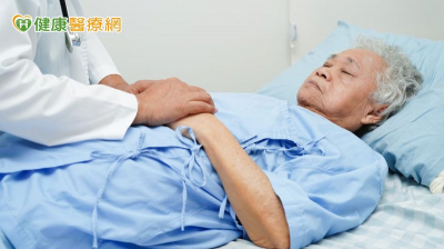 85歲高齡嬤大動脈阻塞「急性腦中風」　跨院合作成功挽救生命