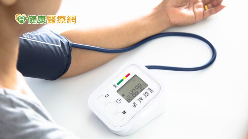 高血壓不是長者的專屬疾病，民眾應從年輕時就養成健康生活習慣，做好血壓健康管理。