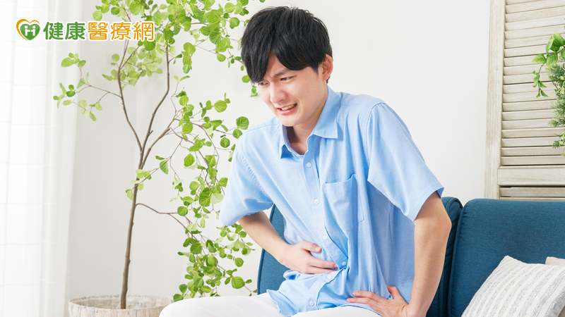 臺中榮總大腸直腸科陳志典醫師指出，有些看似「正確」的處理方式，反而可能導致腹瀉症狀加劇，他也為民眾破解5大錯誤迷思，幫助大家正確應對腹瀉問題。