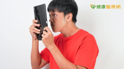 拿在手上都看不見？　33歲男就醫才知罹「全白型白內障」