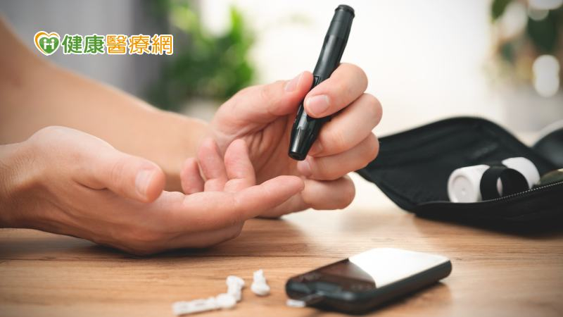 糖尿病是國人常見慢性病之一，血糖若長期控制不佳可能會引發多種併發症，呼籲民眾應透過定期檢查、維持健康生活習慣等，以遠離糖尿病對健康的威脅。