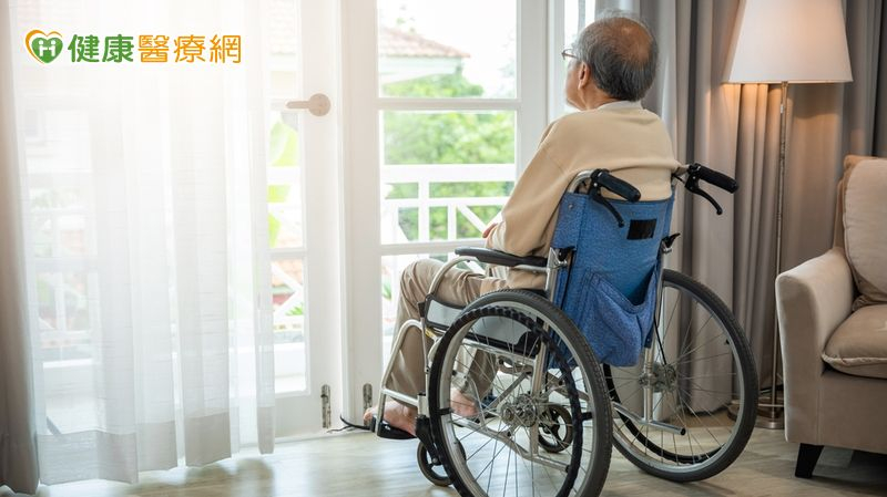 TAVI手術是傳統開心手術以外，用來治療主動脈瓣膜嚴重鈣化狹窄的另外一種微創術式。