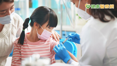 新冠疫情升溫！「出現這些症狀」速就醫　兒童高燒、長者快篩陽性要注意