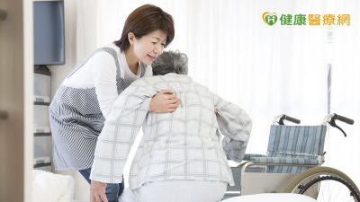 肝腫瘤如排球大！　三合一療法助麻糬伯免於癱瘓之苦