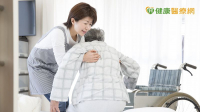 肝腫瘤如排球大！　三合一療法助麻糬伯免於癱瘓之苦