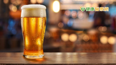 14歲前喝酒依賴性會更高！調查曝不少國中生偷喝　逾4成飲酒是「這原因」