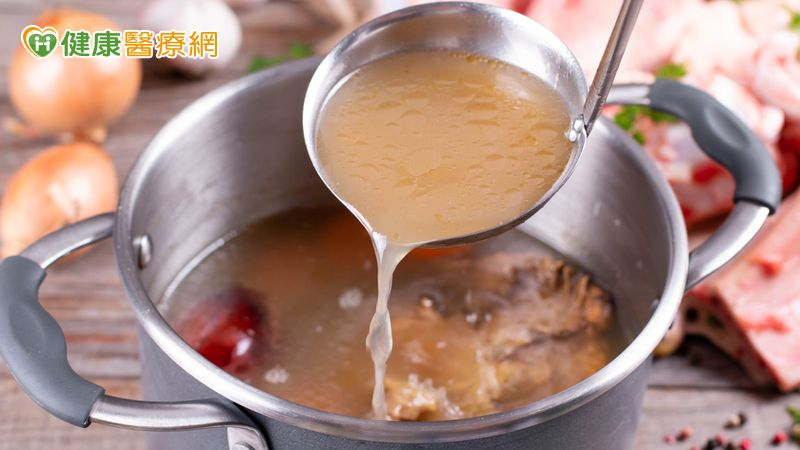 轉骨藥方並非一種配方能通用所有人，建議由醫師診斷後，依據不同性別與體質進行個人化調整較為合適。