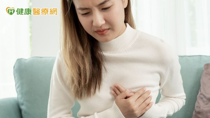 對於罹患乳癌經歷乳房切除的女性來說，隆乳手術或是乳房重建不僅是外觀重塑，更是自信與生活品質的重要建立。
