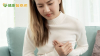 隆乳術後莢膜攣縮變「碗公胸」　靠這招找回柔軟胸型、重建自信
