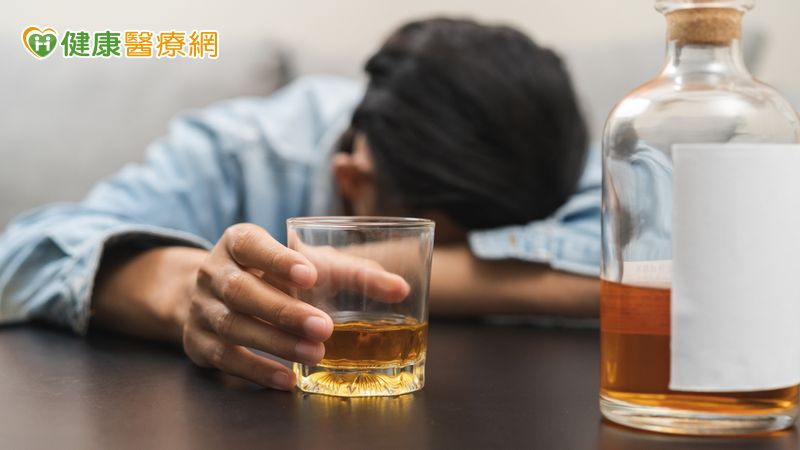 酒癮是一種疾病，起因於負責管控情緒、決策、思考及行為的大腦功能失調，與糖尿病、高血壓等慢性疾病類似，需要持續治療與追蹤。
