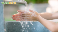 手套、酒精不是萬靈丹！　醫籲：防疫靠「這1動作」才有效