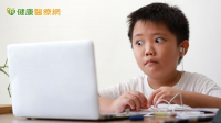 7歲就上網、天天滑近4小時！　專家示警：恐成性犯罪目標