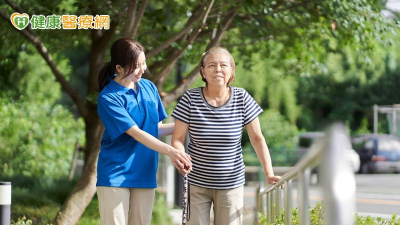 中年婦罕見「漂浮血栓」險全身癱瘓　「三關鍵」成功救命