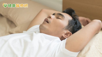 睡覺總是手高舉過頭？　物理治療師：長期恐造成神經損傷