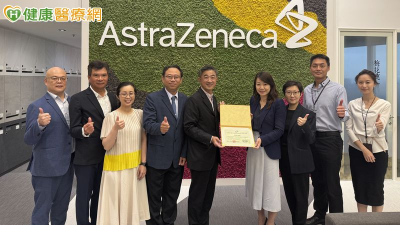 臺灣阿斯特捷利康公司積極培養醫藥行銷人才　簡劭庭總裁獲頒榮譽ＭR認證