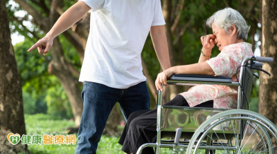 全球6長者有1人被虐！了解6類「老年虐待」　接住沉默的受害者