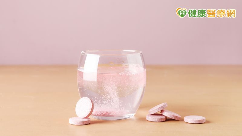 發泡錠方便但不能亂用！食藥署：直接吃有3後果　過量可增腎臟負擔