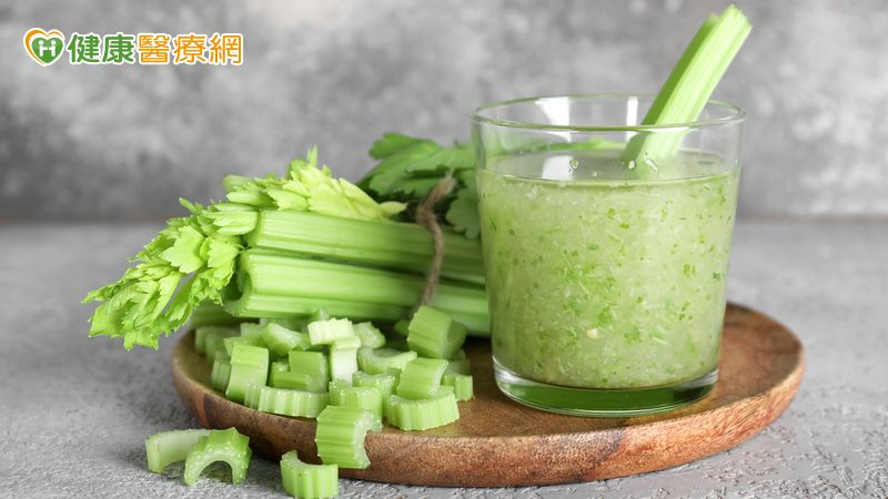 台灣也瘋「西芹汁」　抗發炎還能排毒？營養師：8種人先不要跟風