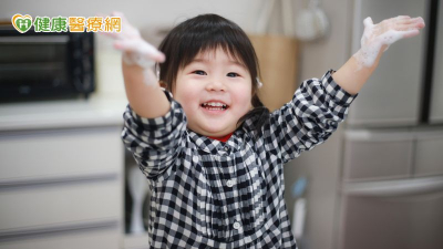 四歲女童突走路慢又痛？　竟是染「腸病毒」造成橫斷性脊髓炎