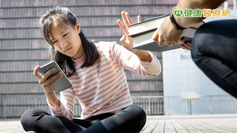 孩子沉迷短影音罵了也沒用？醫：2點判斷是否已「成癮」　籲親子攜手面對