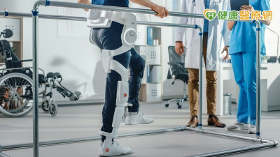 「外骨骼機器人」提升復健精準度　有望助神經重塑！