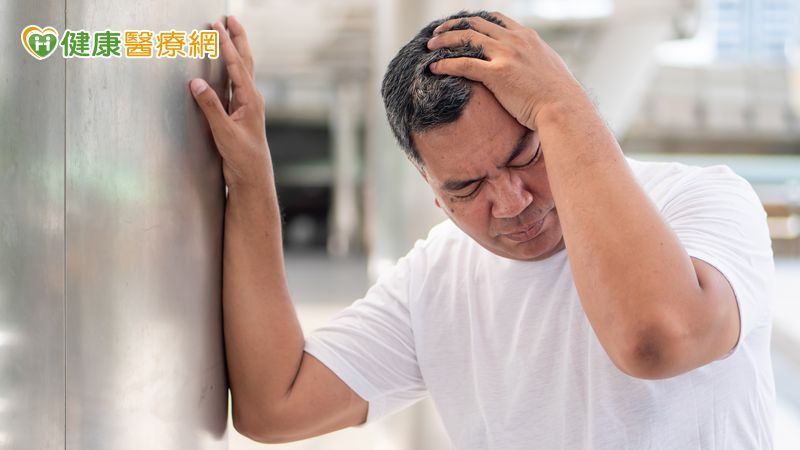 「只喝茶不喝水」恐致二次中風！醫：身體脱水釀禍　一天別喝超過3杯