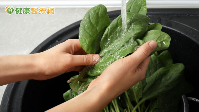 2025「最髒12蔬果」出爐　但別因此拒吃！營養師授「聰明挑+正確洗」妙招