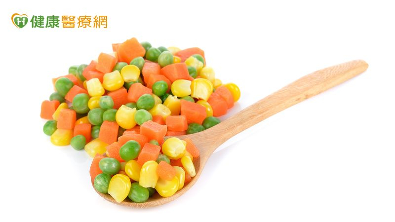 打開便當看到三色豆總讓人忍不住翻白眼，但鍾雲霓醫師表示，三色豆中的豌豆纖維含量高，對沒時間處理新鮮蔬菜的民眾其實是不錯的選擇。