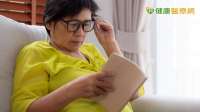 73歲婦誦經看不清怕念錯！竟是白內障惹禍　手術後視野如「開光」
